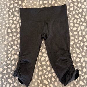 Black lululemon capri leggings